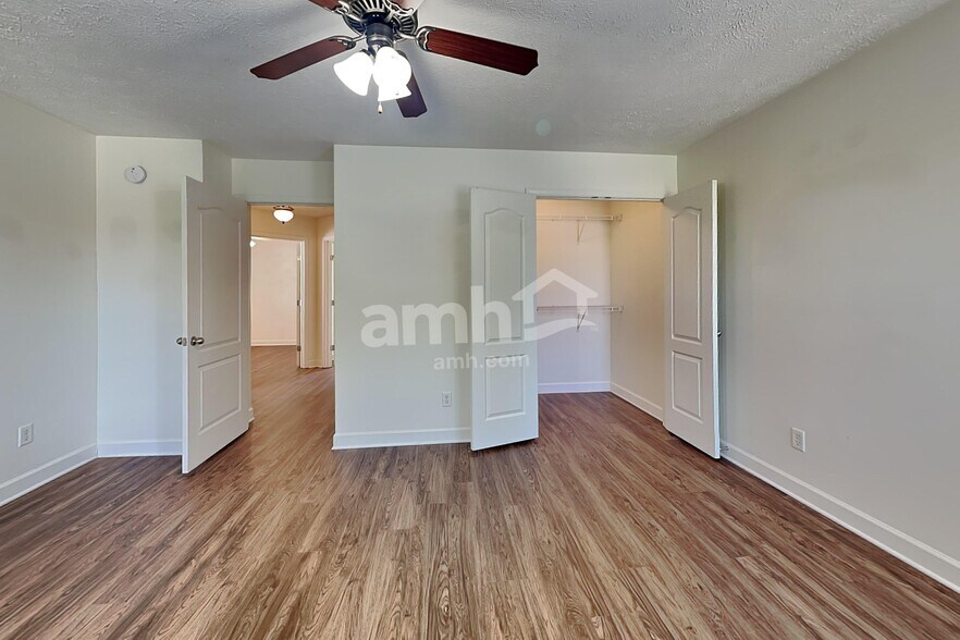 Building Photo - 1504 Beaconcrest Cir