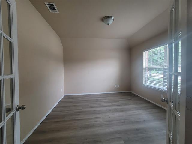 Building Photo - 2793 Cresent Lake Dr