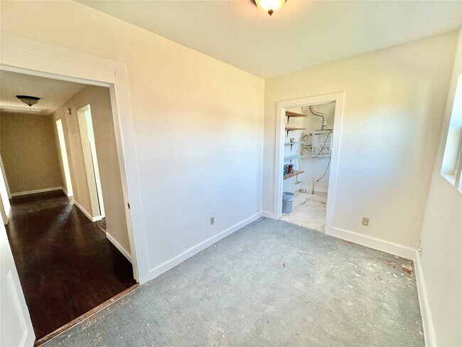 Building Photo - 3714 Avenue S 1/2