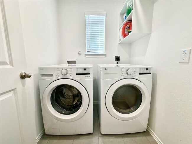 Building Photo - 3308 Scarlet Tupelo Wy