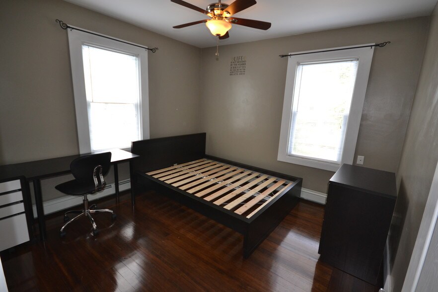 Building Photo - 105 Radcliffe Ave