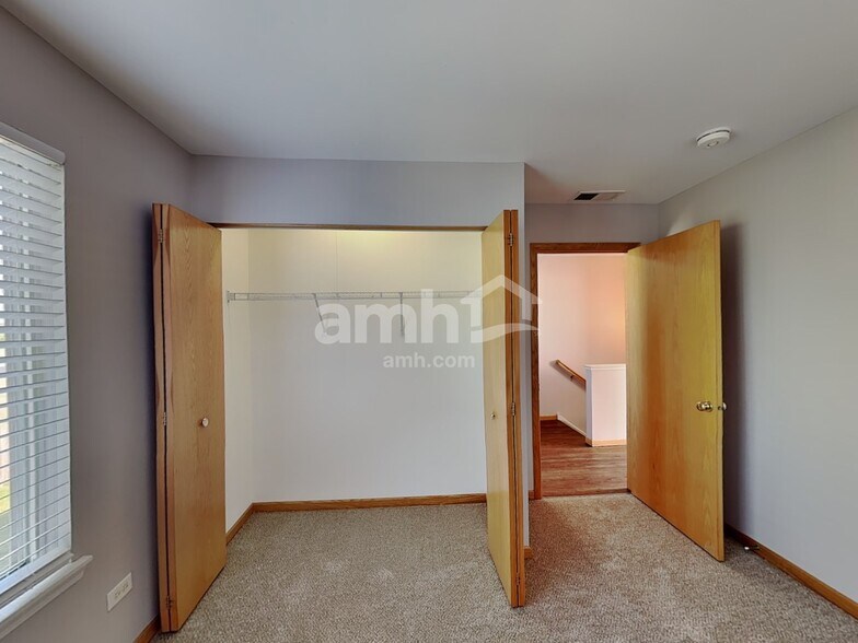 Building Photo - 2419 Paradise Cir