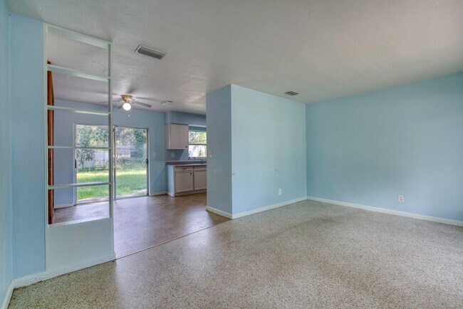 Building Photo - 1133 Bradenton Rd