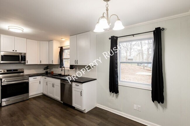 Building Photo - 2290 Malibu Dr SE