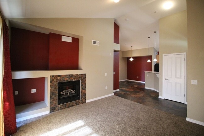 Building Photo - Fantactic Condo