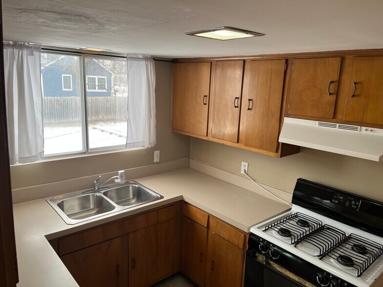 Building Photo - 503 Pine St