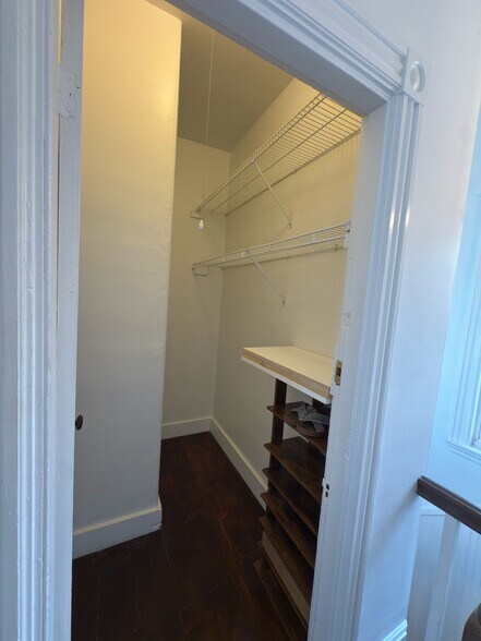 Building Photo - 1058 Forest Ave