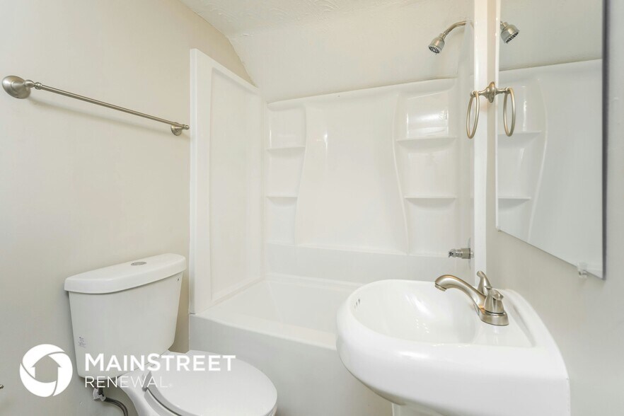 Building Photo - 1812 W Gaulbert Ave