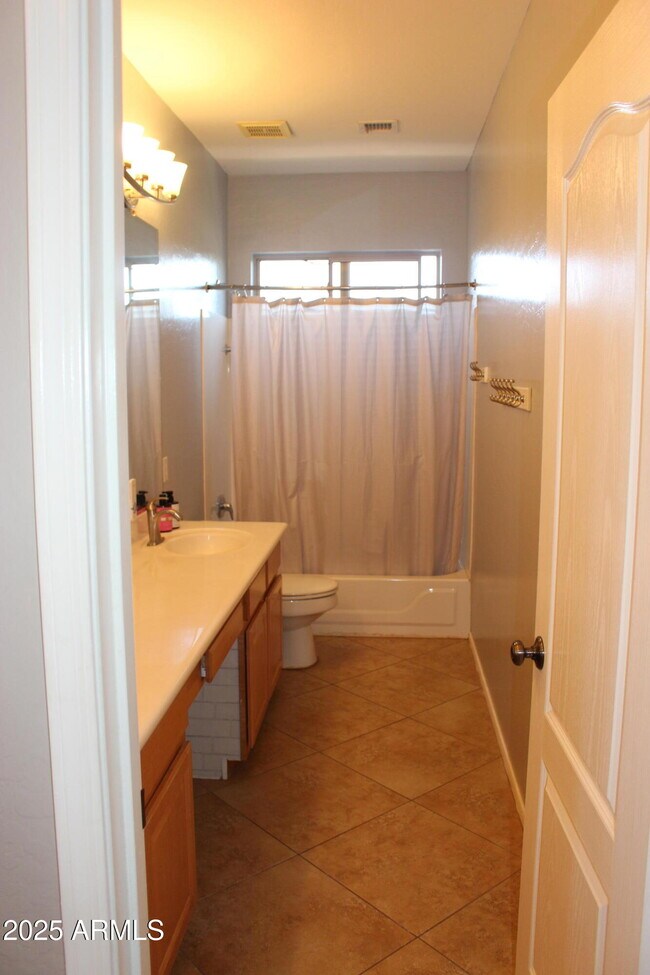 Building Photo - 1433 W Longhorn Dr