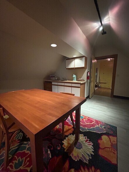 Building Photo - 291 Corning Dr