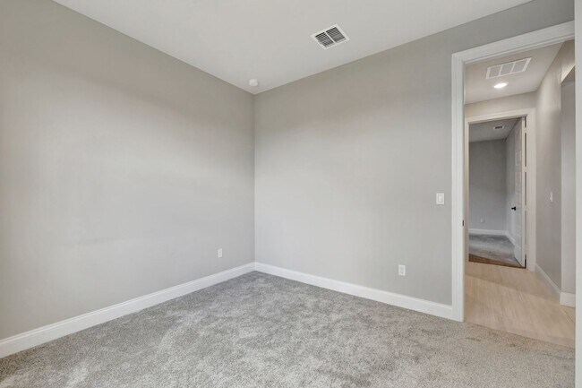 Building Photo - Spacious 4BR Home in Port St. Lucie – Modern Comfort Awaits