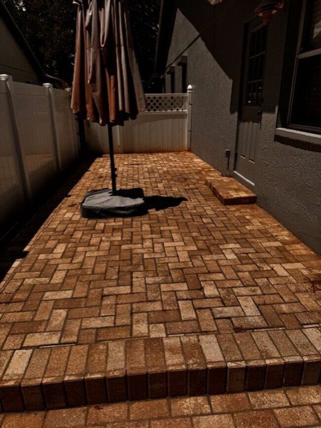 Building Photo - Available Now! Absolutely gorgeous 3 bedro...