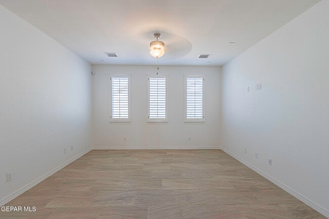 Building Photo - 10725 Walden Pond St