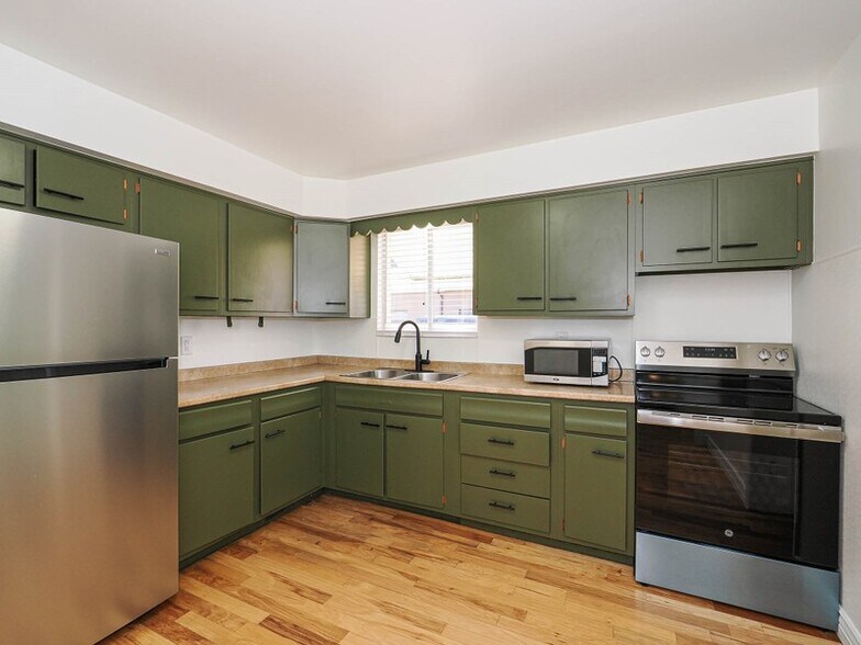 Building Photo - 843 Emeril Ave