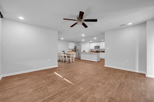 Building Photo - Charming 4BR / 2BA rental in desirable Daphne, AL — great neighborhood, move-in ready.