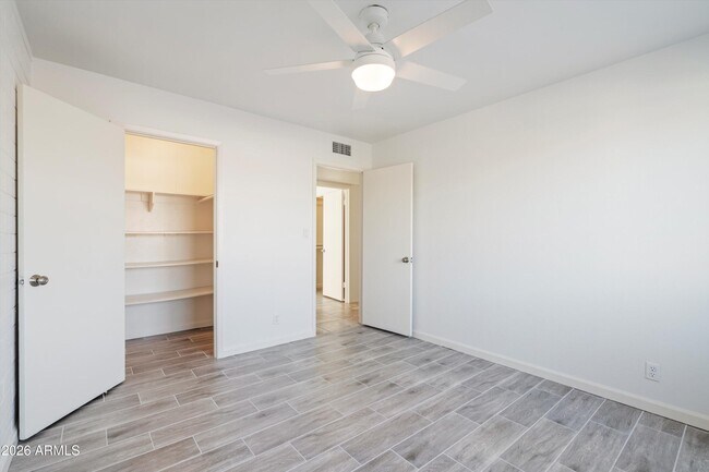 Building Photo - 2548 N 68th Pl