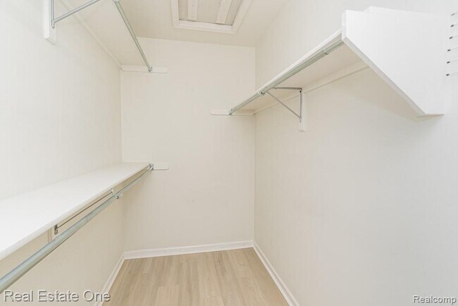 Building Photo - 619 Whitney Dr