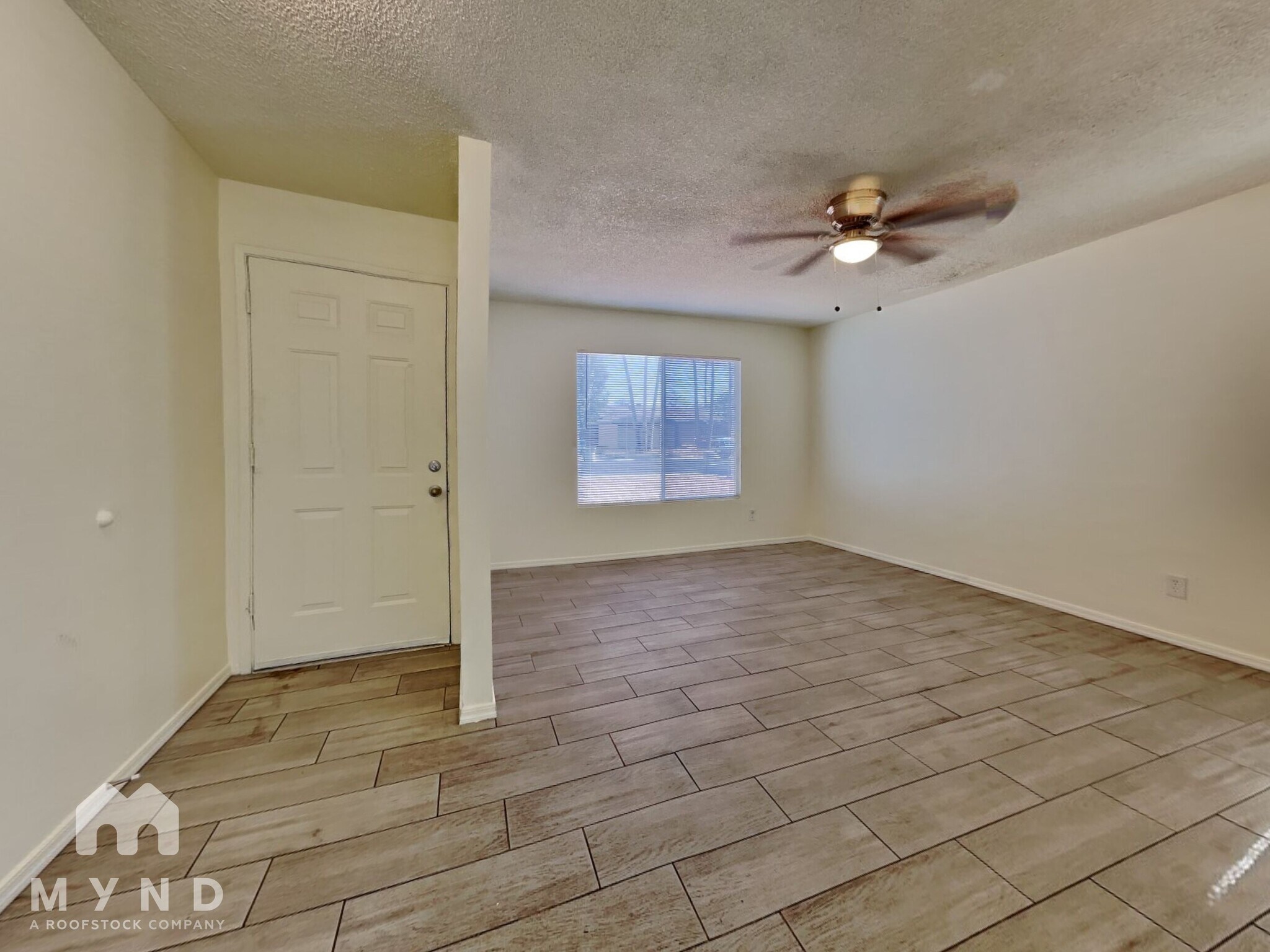 Building Photo - 5643 W Golden Ln