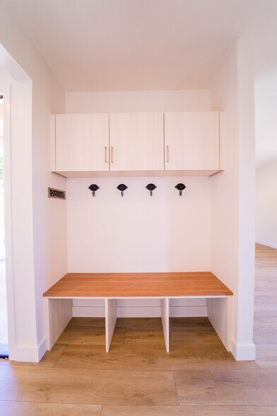 Building Photo - 1830 Illion St