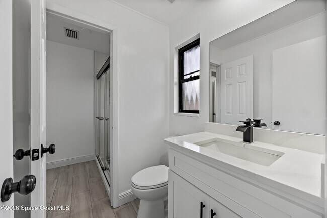 Building Photo - 419 Marquis St