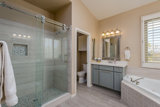 Building Photo - 6417 E Marilyn Rd