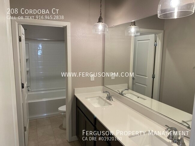 Building Photo - 208 Cordoba Ct