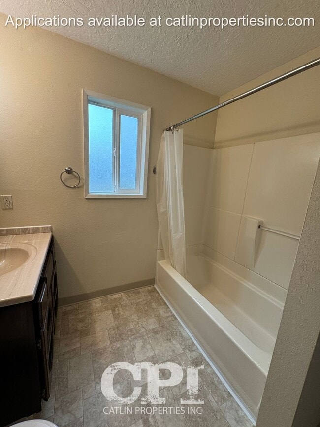 Building Photo - 124 Tilla Dr