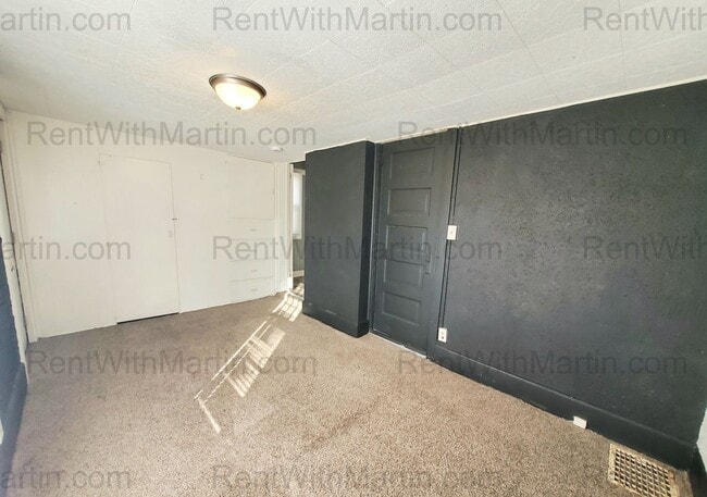 Building Photo - 229 Linden Ave