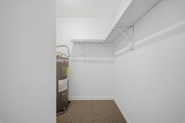 Building Photo - AMAZING 3 BED, 2 FULL BATH APARTMENT FOR RENT IN OCEAN VIEW!