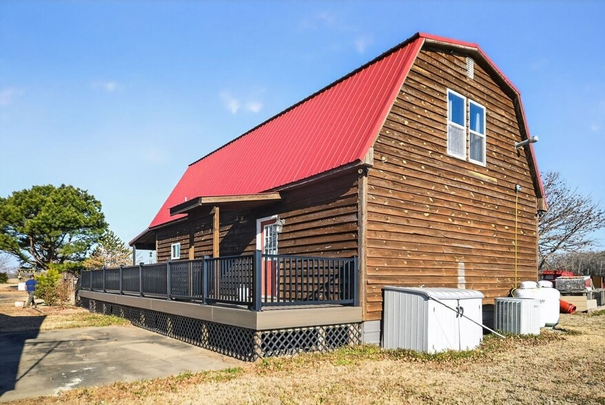 Building Photo - 1885 Bennett Rd