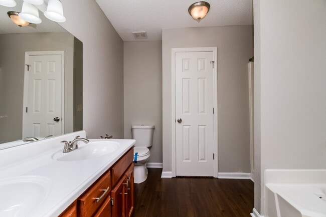 Building Photo - 606 Rocky Ridge Cir