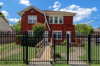 Building Photo - 3002 Isabella St