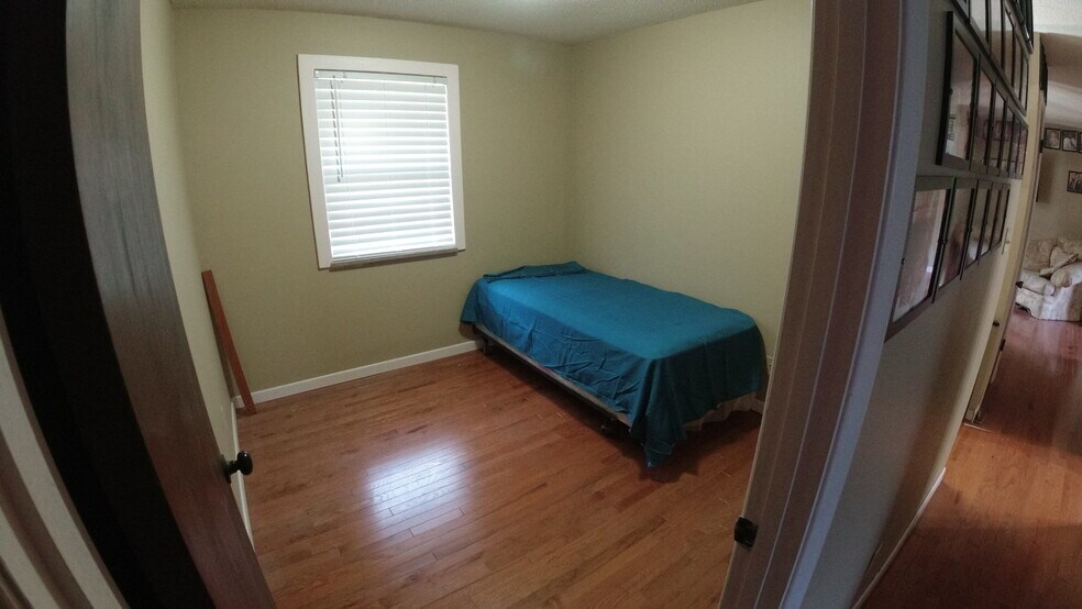 Building Photo - 1725 Pinebrook Dr