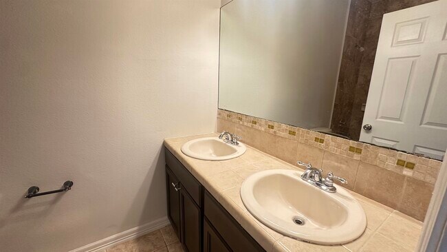 Building Photo - 1511 Texoma St