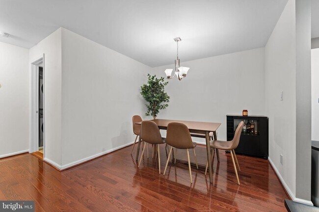Building Photo - 7501 Ashby Ln