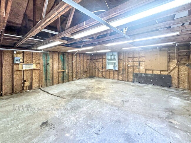Building Photo - 403 Nokes Ct