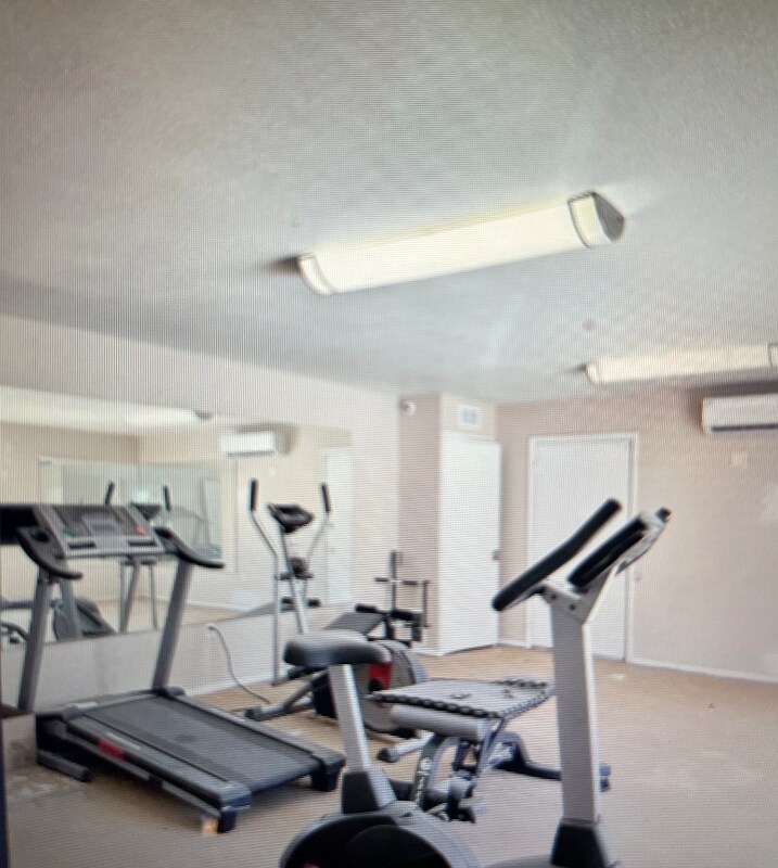 Building Photo - 1014 E Spence Ave