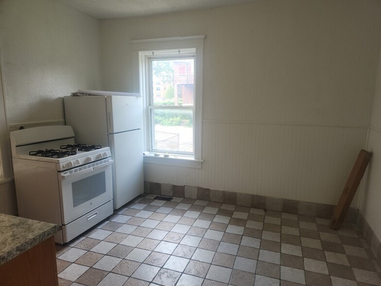 Building Photo - 6321 Cates Ave