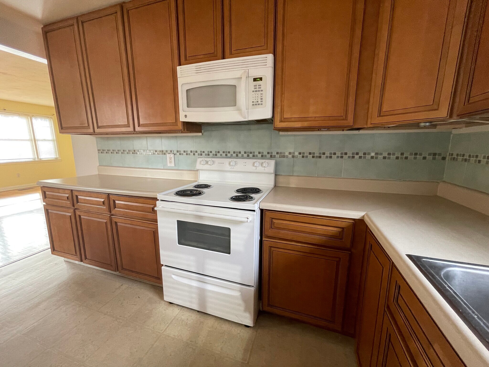 Building Photo - 2680 Leeds Ave