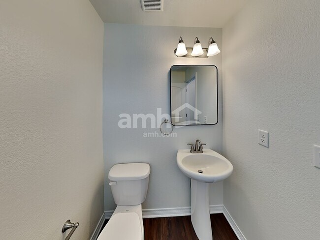 Building Photo - 10126 Silver Stirrup Dr