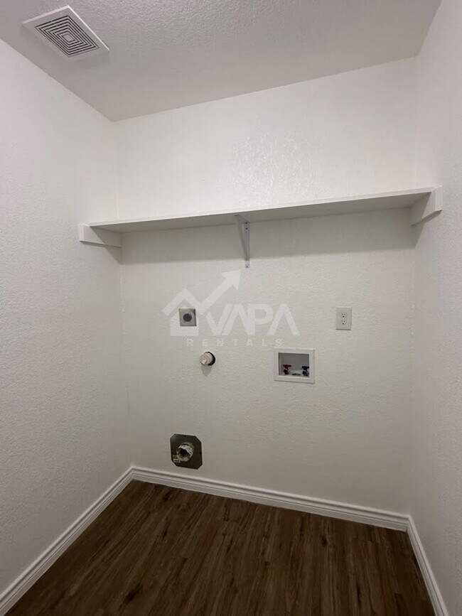 Building Photo - 817 Meadow Peak