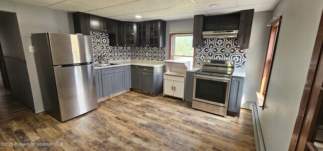Building Photo - 608 N Valley Ave