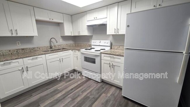 Building Photo - 3039 St Paul Dr