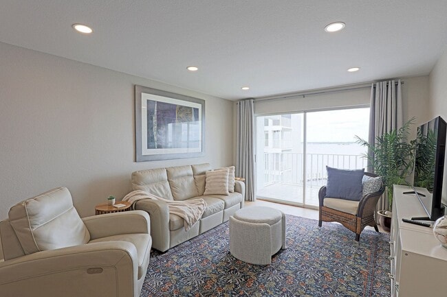 Building Photo - Palm Beach Landings  2885-502A