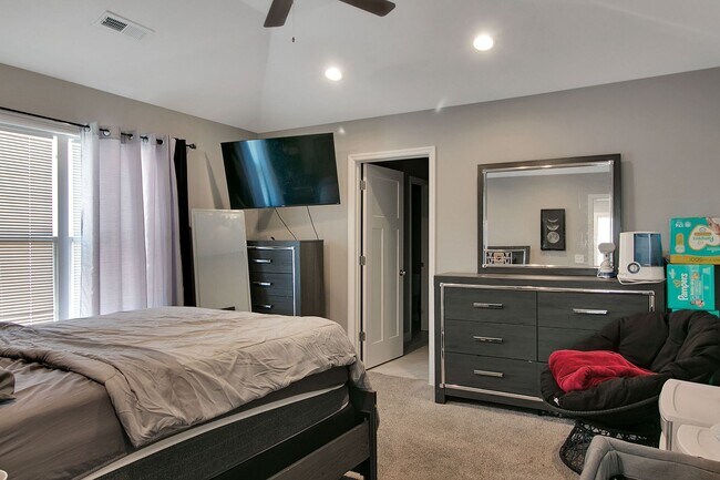 Building Photo - 110 War Admiral Ct