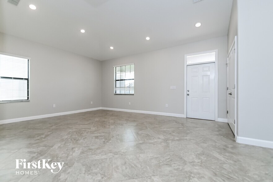 Building Photo - 12016 Cinnamon Fern Dr