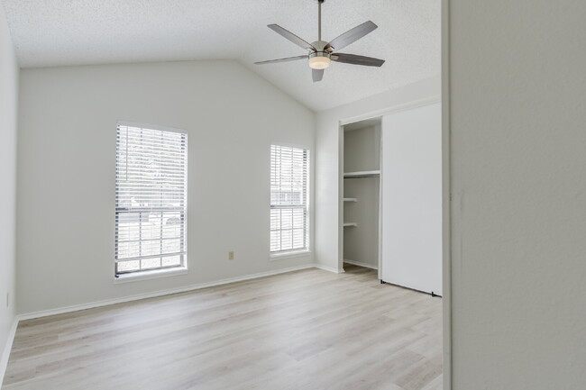 Building Photo - Cozy, Freshly Updated 3-bedroom 2-bathroom...