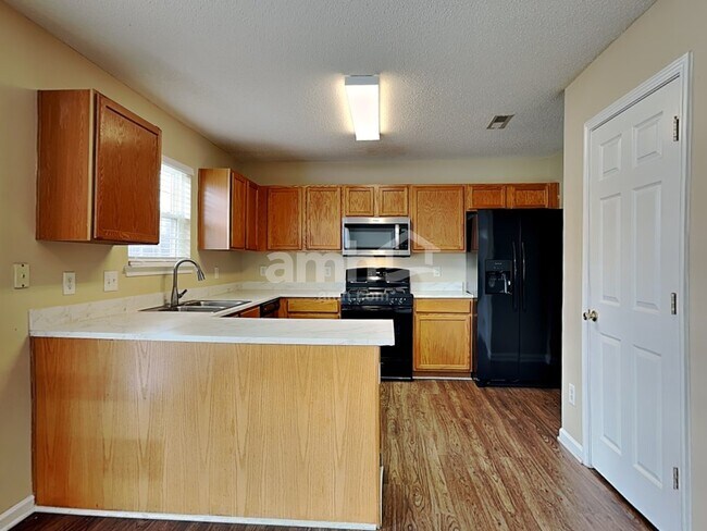 Building Photo - 10741 Glenluce Avenue