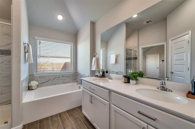 Building Photo - 1419 Vinewood St