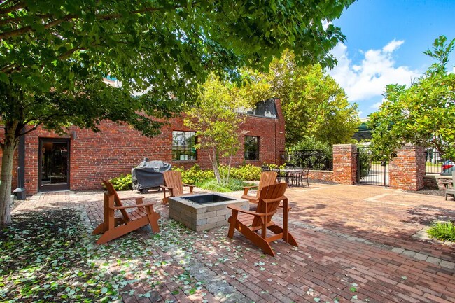 Building Photo - 205 Mews Way